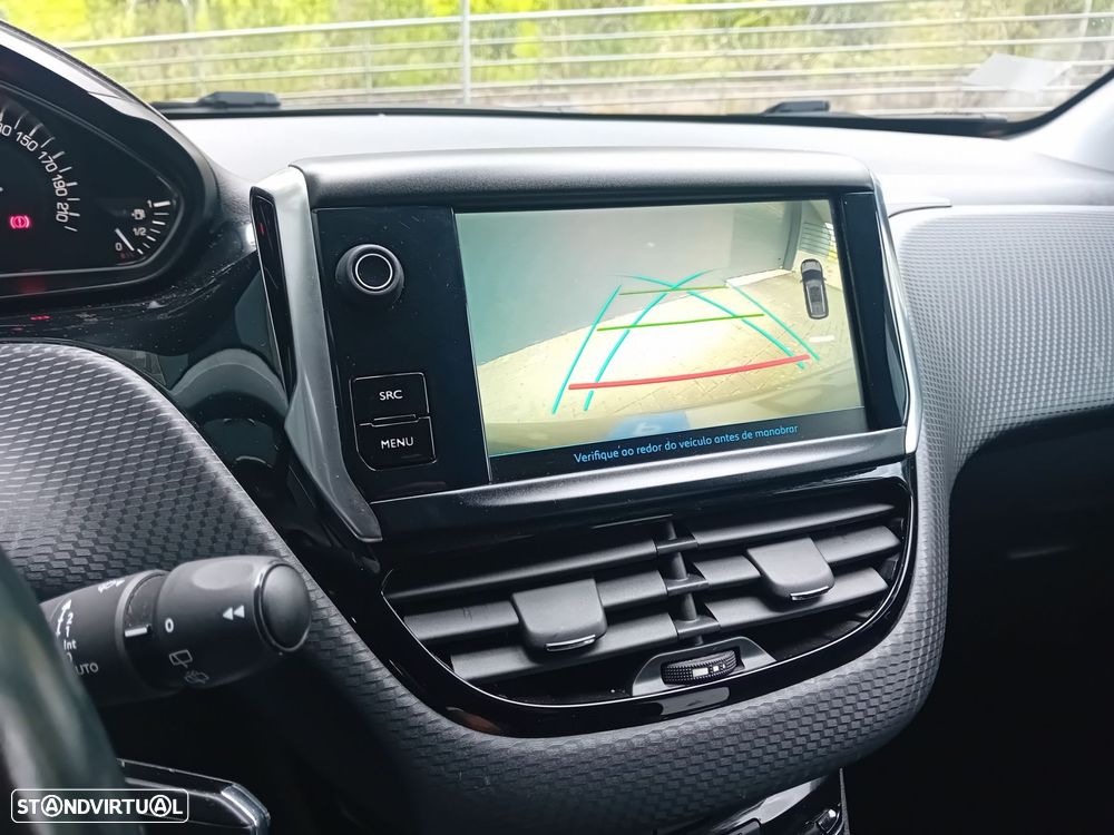 Peugeot 2008 1.2 PureTech Allure EAT6 - 17