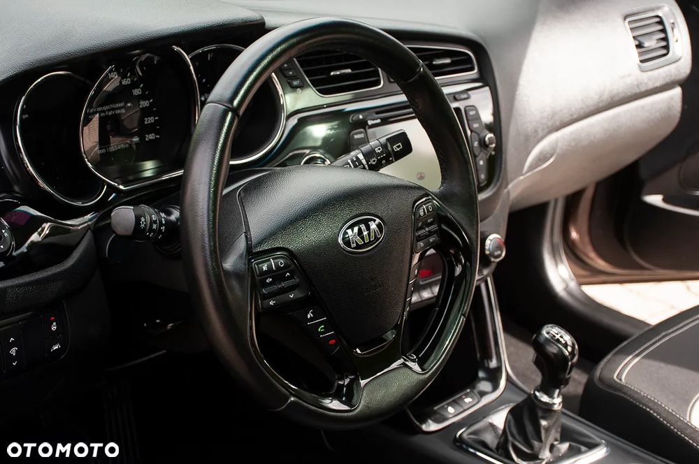 Kia Ceed 1.6 CRDi 128 ISG Platinum Edition - 24