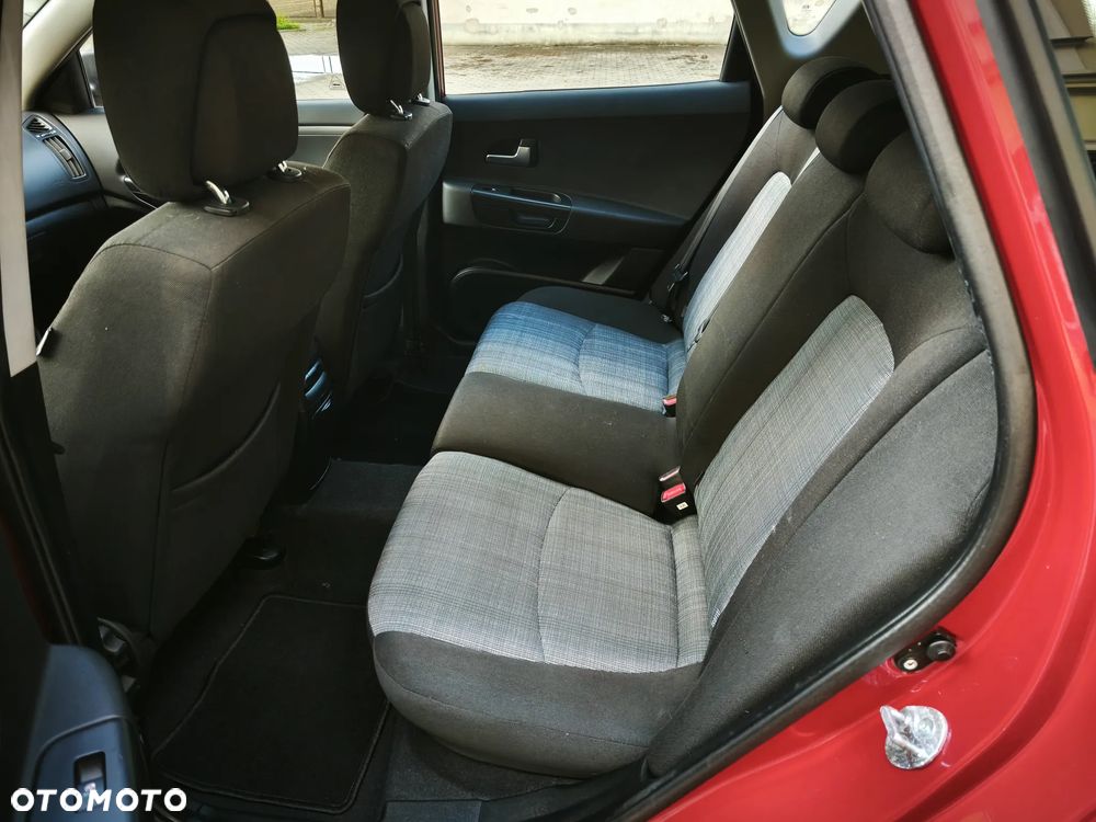 Kia Ceed 1.6 CRDi ISG Spirit - 16