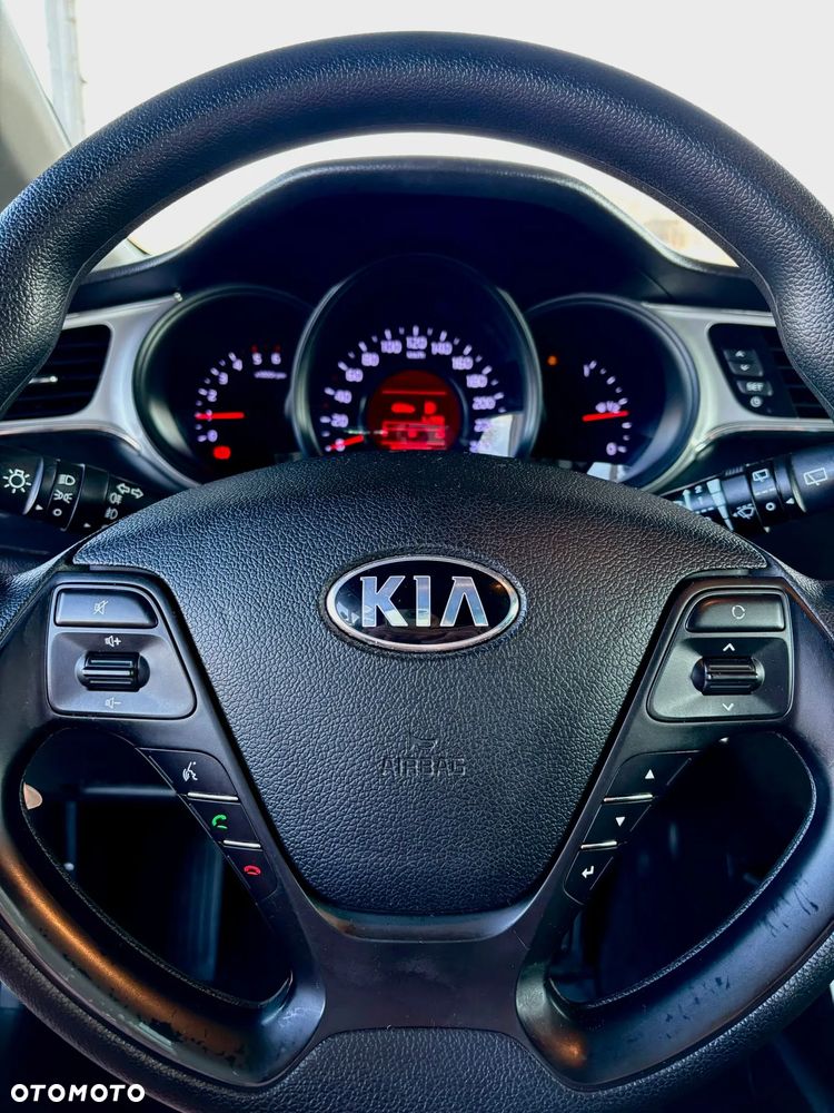 Kia Ceed - 13