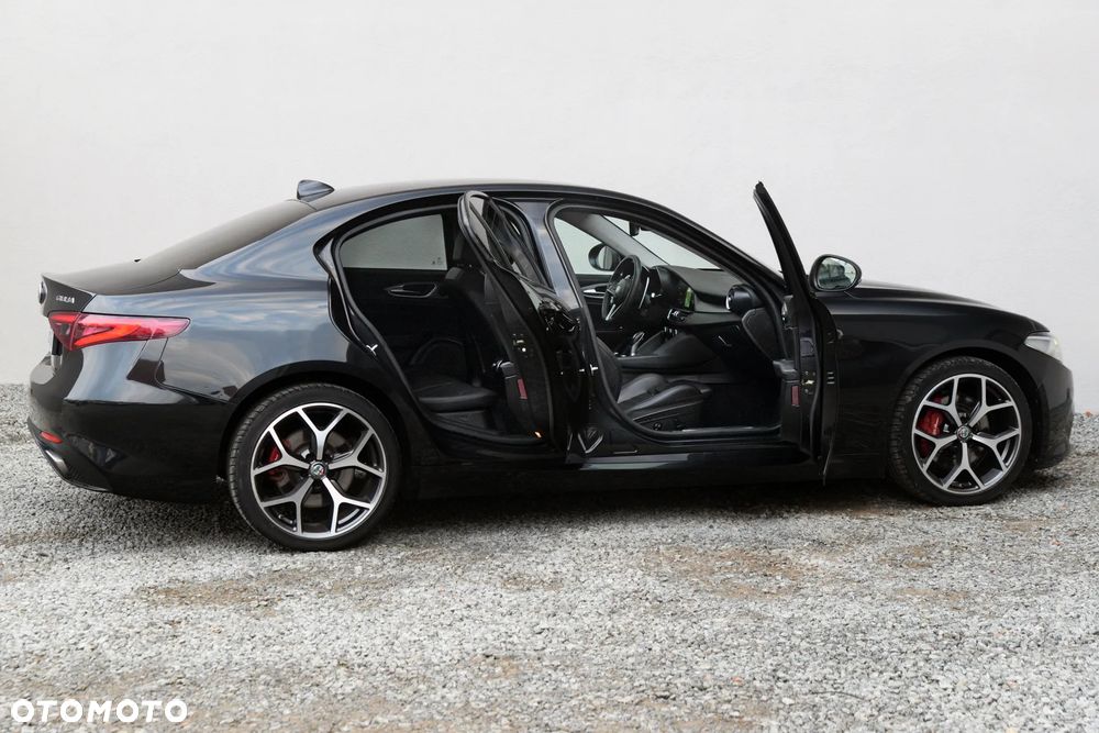 Alfa Romeo Giulia - 25
