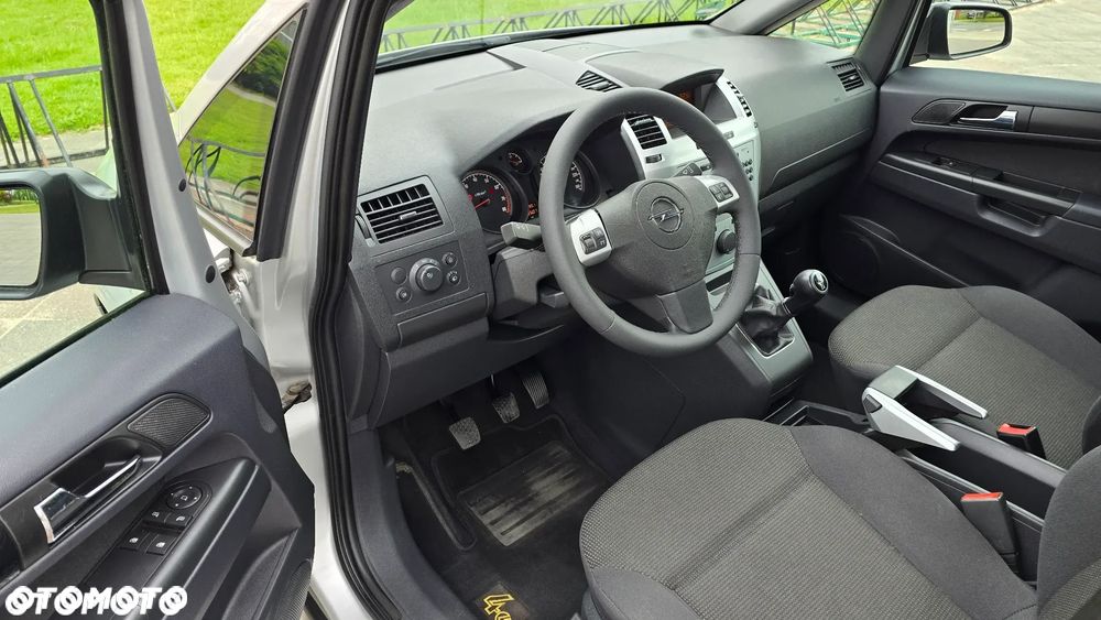 Opel Zafira - 9