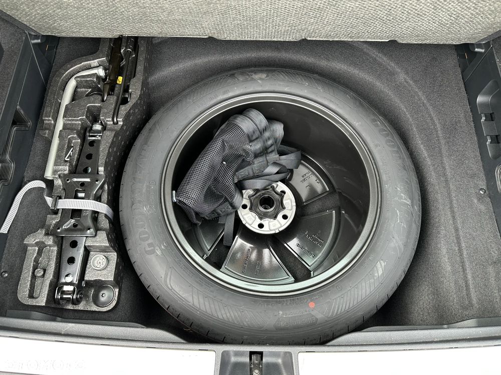 Volkswagen Passat - 31