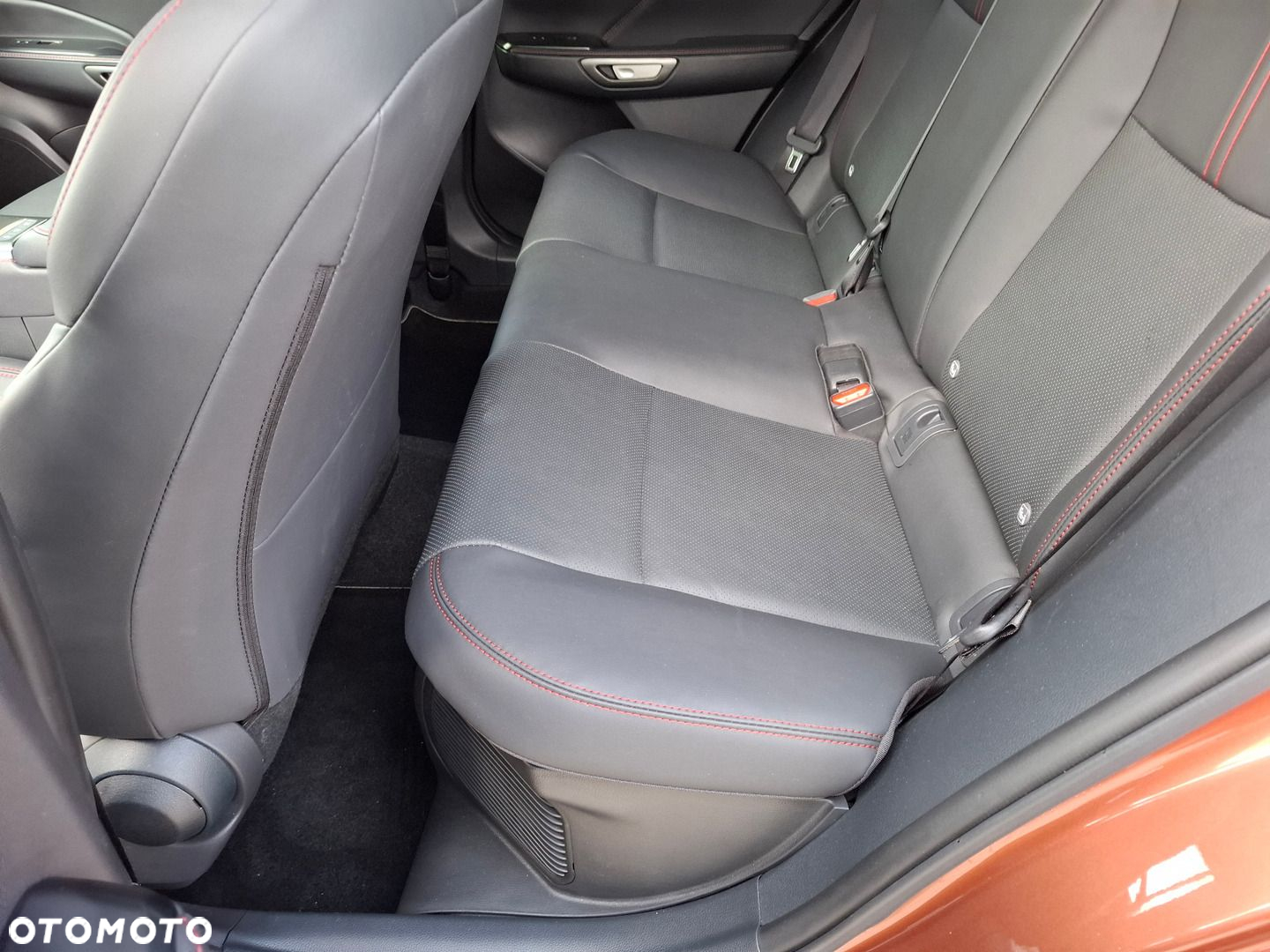 Lexus LBX 1.5 Hybrid Emotion - 18