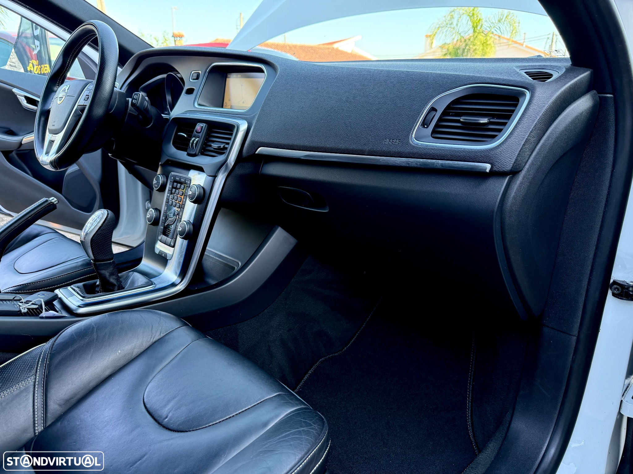 Volvo V40 1.6 D2 R-Design - 48