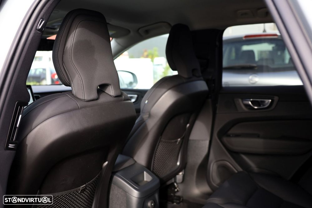 Volvo XC 60 2.0 T6 PHEV Core AWD - 11