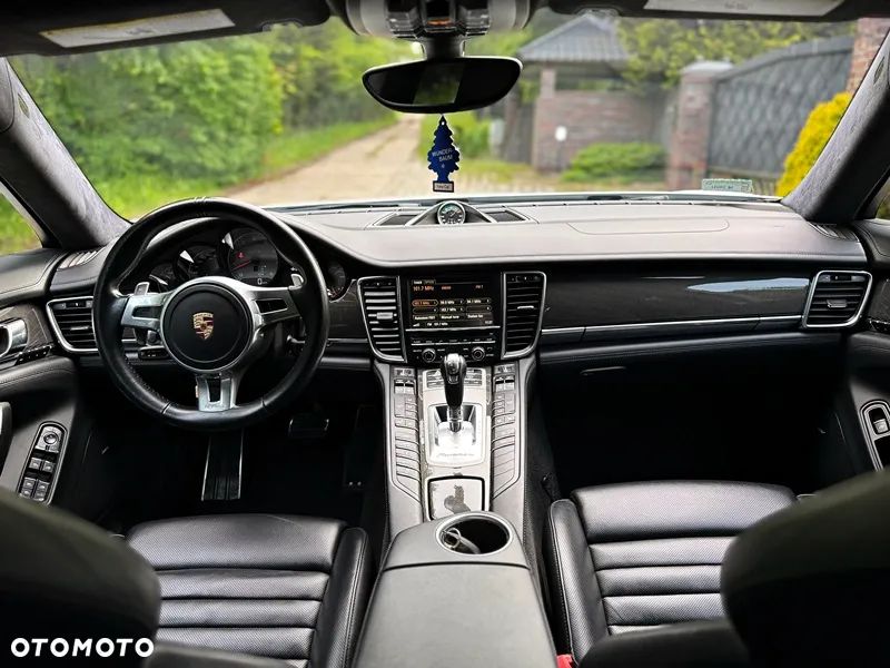Porsche Panamera GTS PDK - 13