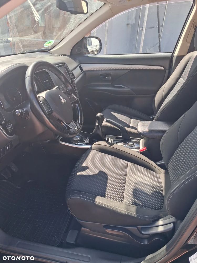 Mitsubishi Outlander - 12