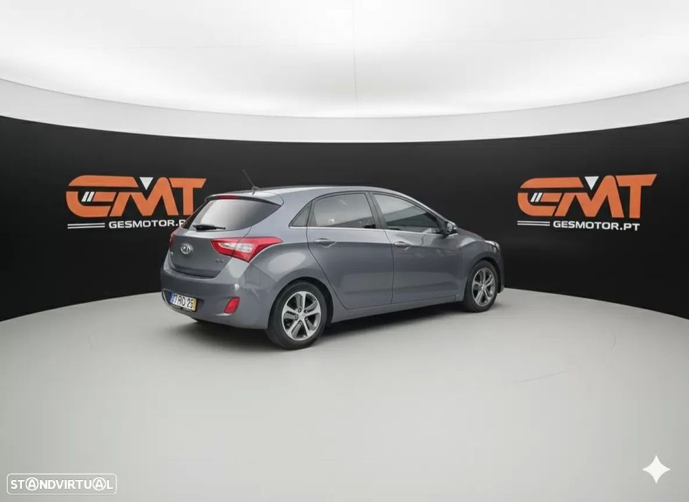 Hyundai i30 1.6 CRDI STyle+Navi - 3