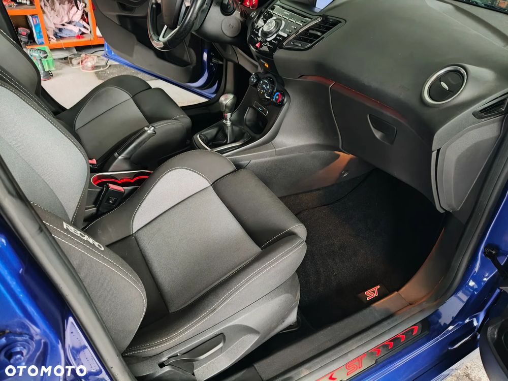 Ford Fiesta 1.6 EcoBoost ST - 23