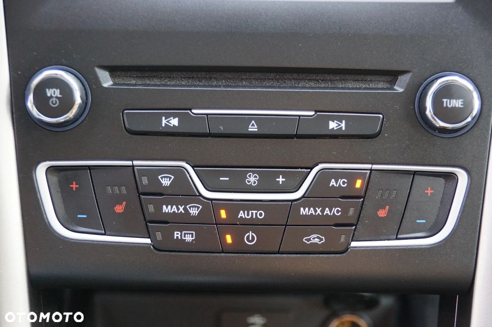 Ford Mondeo 2.0 EcoBoost Titanium - 17