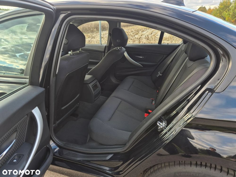 BMW Seria 3 320i - 7