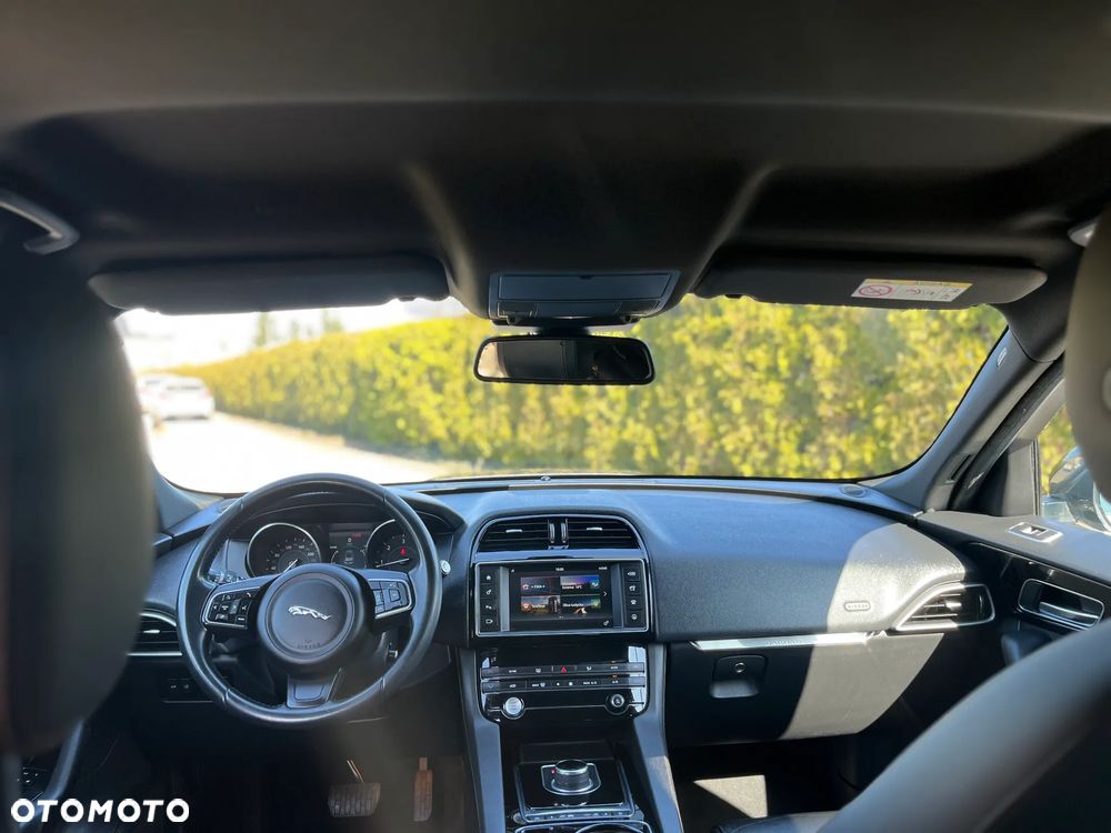 Jaguar F-Pace 20d Portfolio - 16