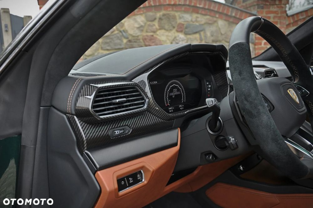 Lamborghini Urus Standard - 30