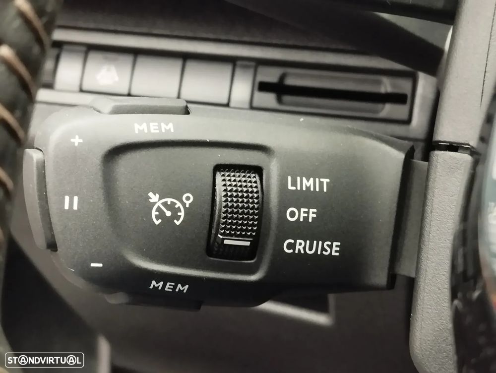 Peugeot 5008 1.2 PureTech Allure EAT8 - 25