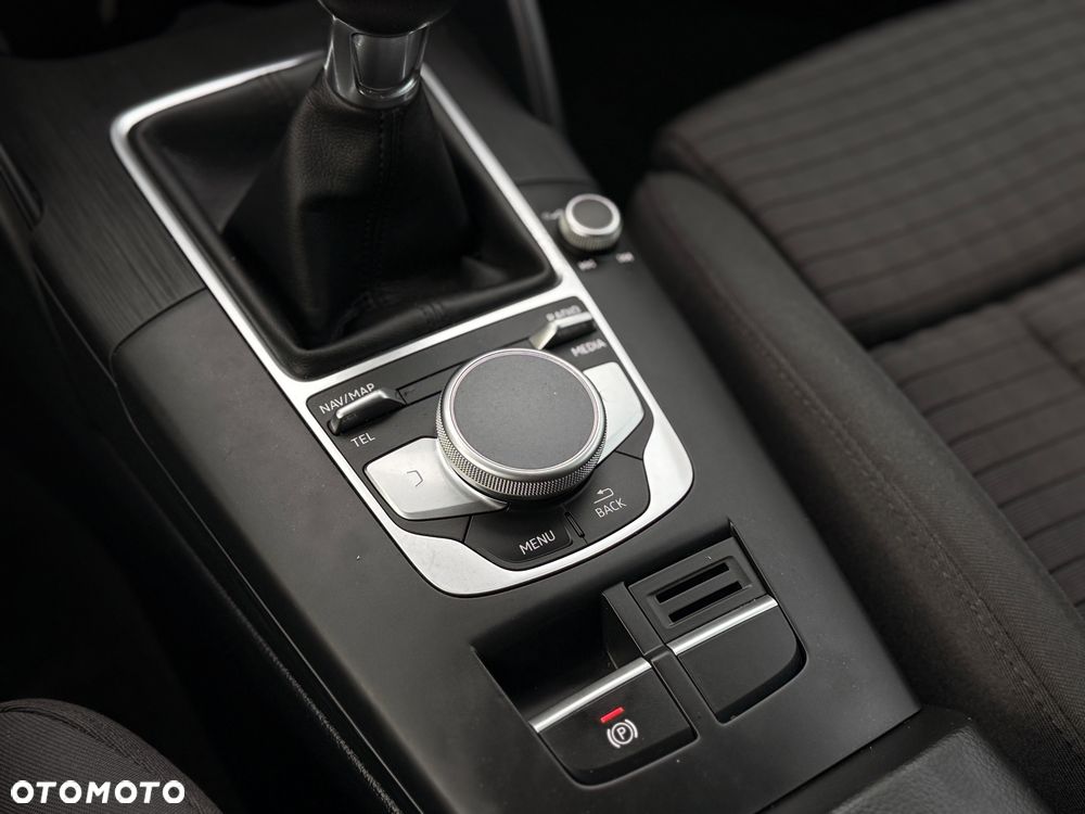 Audi A3 Sportback 2.0 TDI design - 24