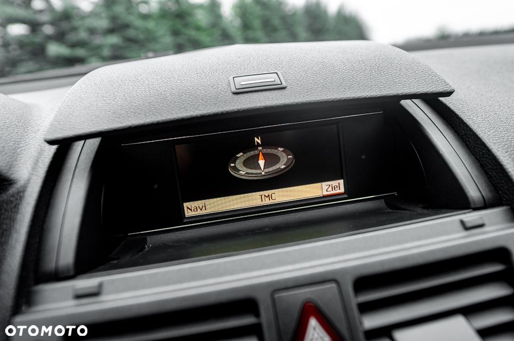 Mercedes-Benz Klasa C 180 BlueEFFICIENCY 7G-TRONIC Avantgarde - 30