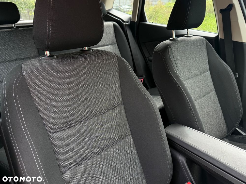 BMW Seria 2 218d - 16
