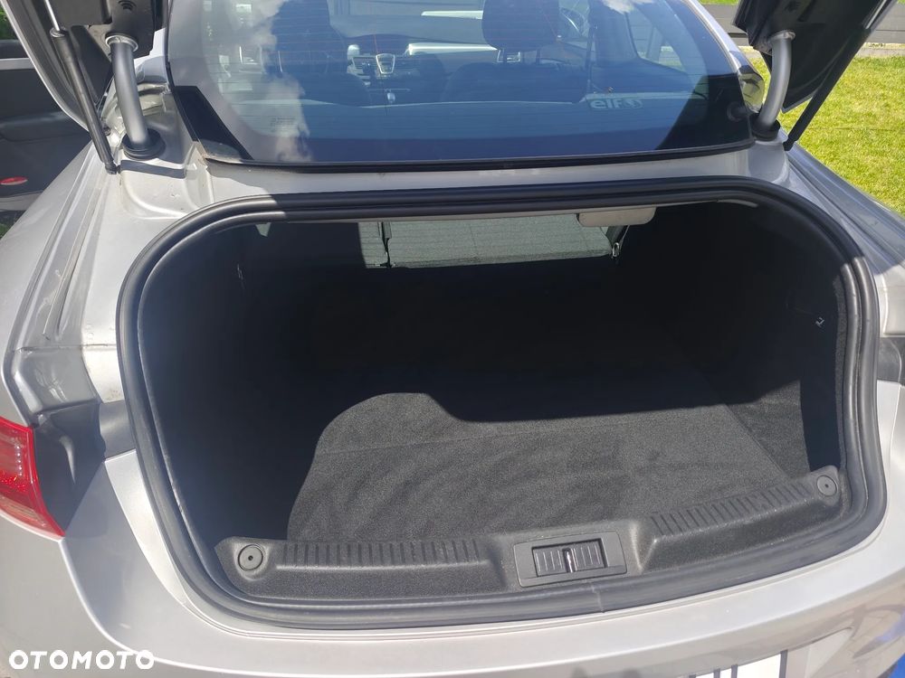 Renault Laguna 3.0 dCi V6 Initiale Euro5 - 23