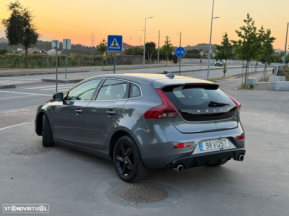Volvo V40 D2 R Design — fotografia 26
