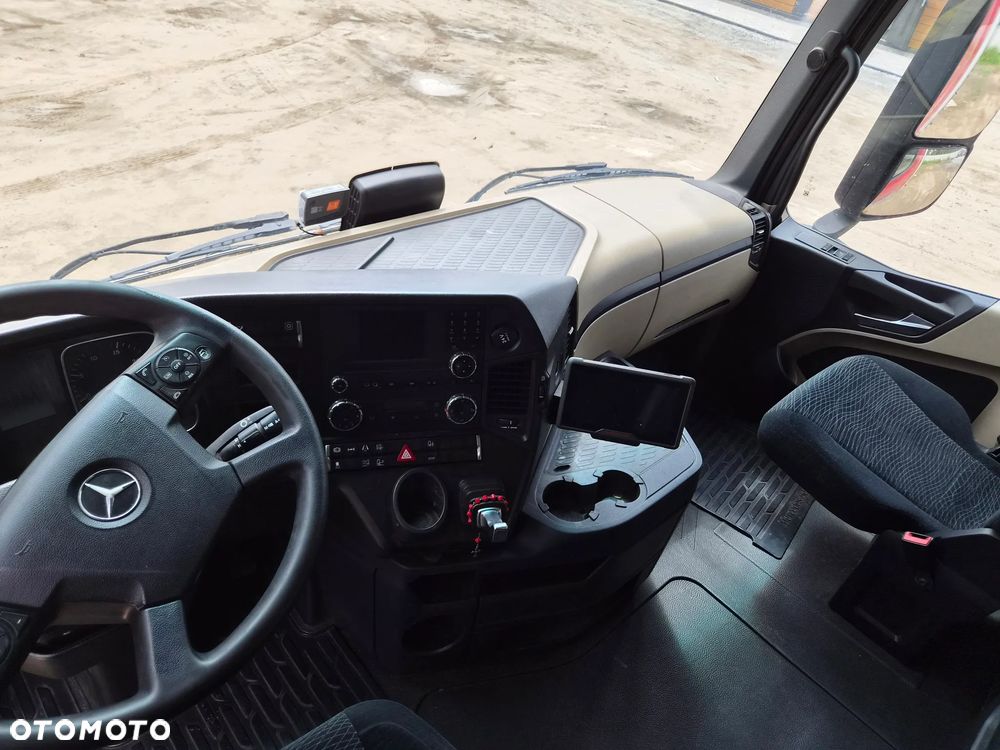 Mercedes-Benz Actros - 7