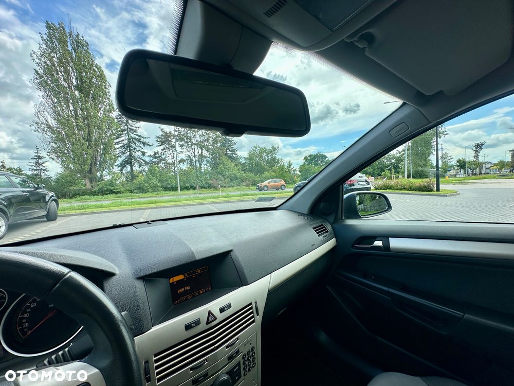 Opel Astra 1.6 NAVI - 27