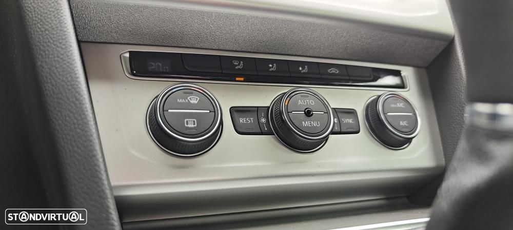 VW Passat 1.6 TDI Confortline - 31