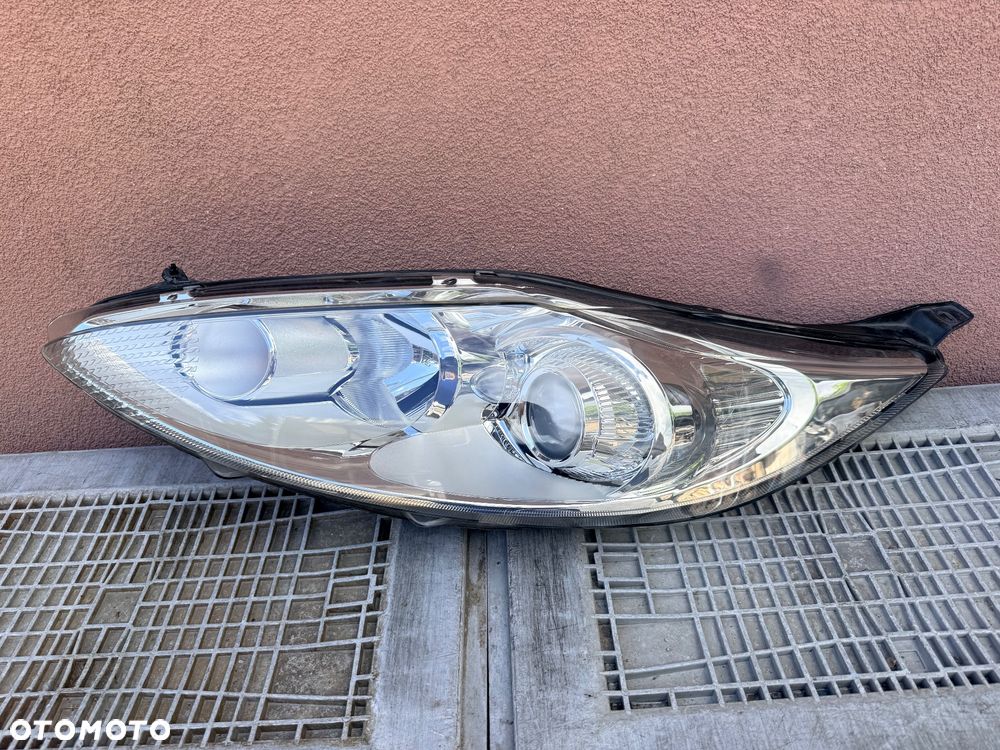 Lampa przednia FORD FIESTA MK7 SOCZEWKA LEWA EUROPA ORYGINALNA HELLA - 1