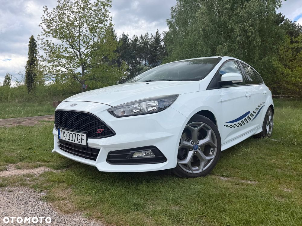 Ford Focus 2.0 EcoBoost ST mit Leder-Sport-Paket - 11