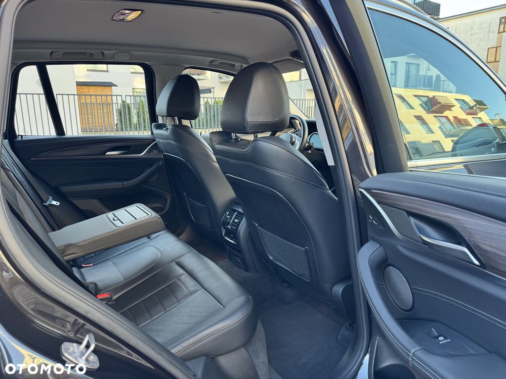 BMW X3 xDrive20d Luxury Line - 26
