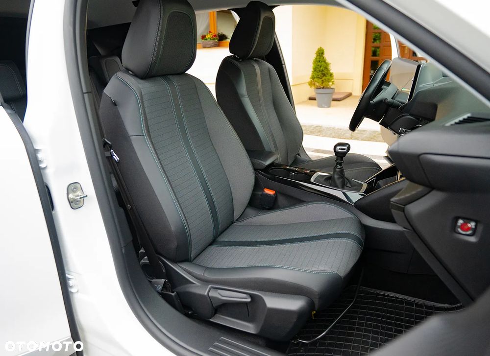 Peugeot 2008 1.2 PureTech Allure Pack S&S - 28