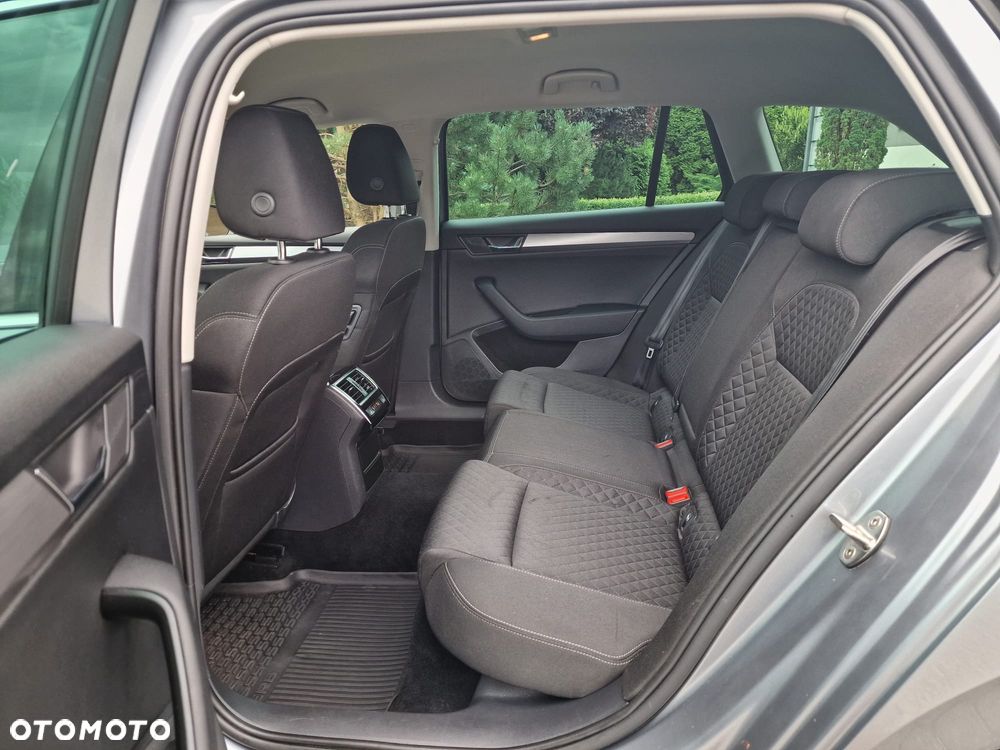 Skoda Superb 2.0 TDI Active DSG - 19