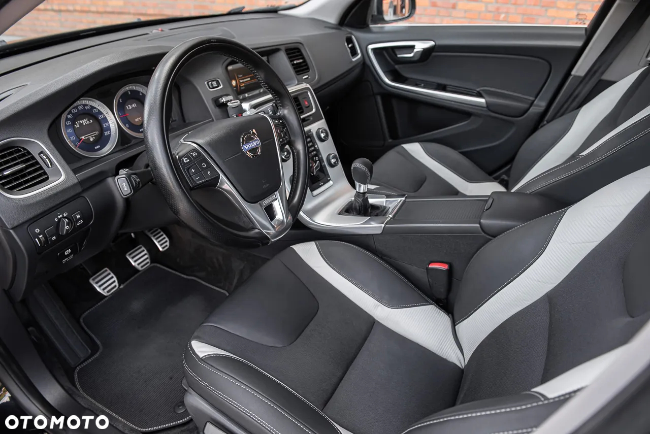 Volvo S60 D3 R-Design - 15
