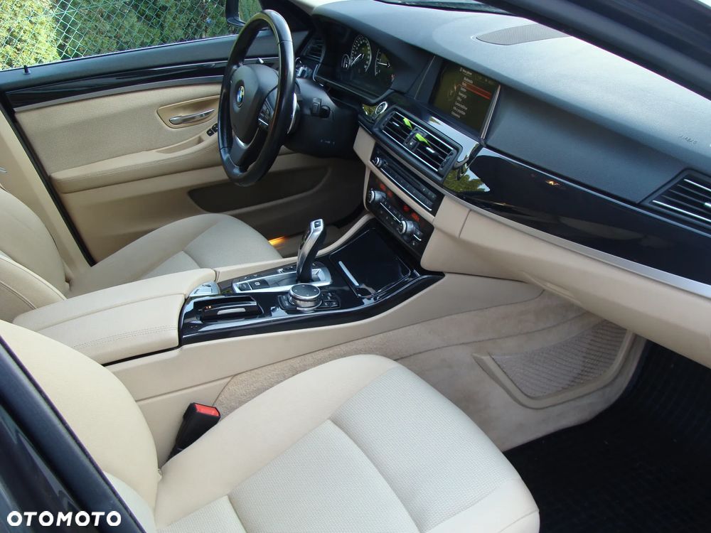 BMW Seria 5 520d xDrive - 12
