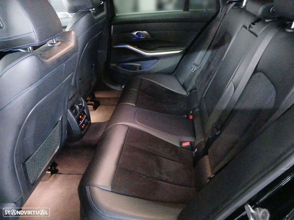 BMW 320 d Touring xDrive Pack M Shadow Auto - 13