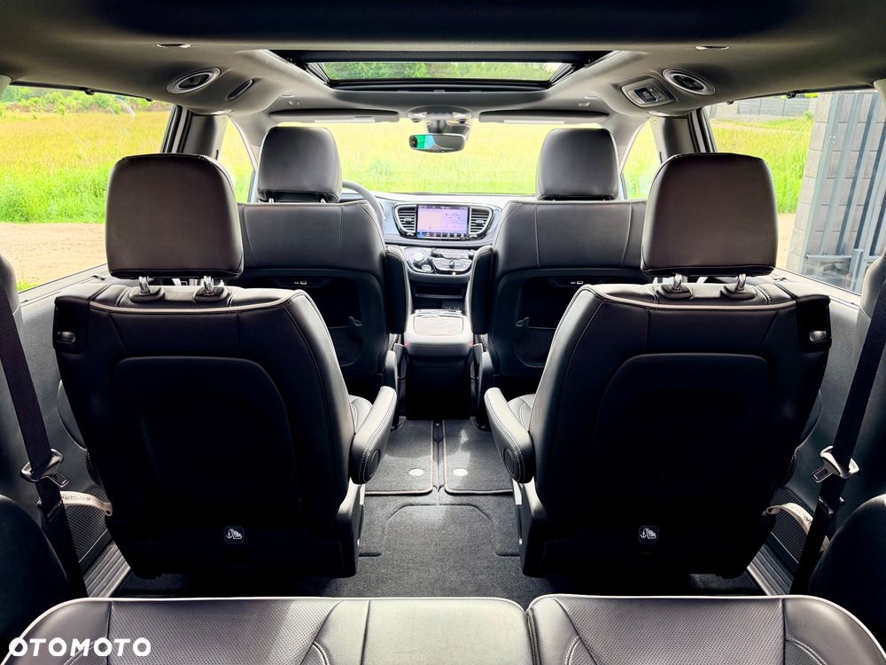 Chrysler Pacifica - 36