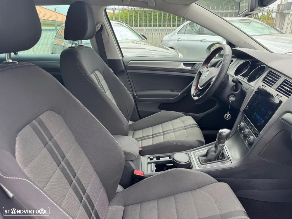VW Golf Variant 1.6 TDi Highline DSG - 28