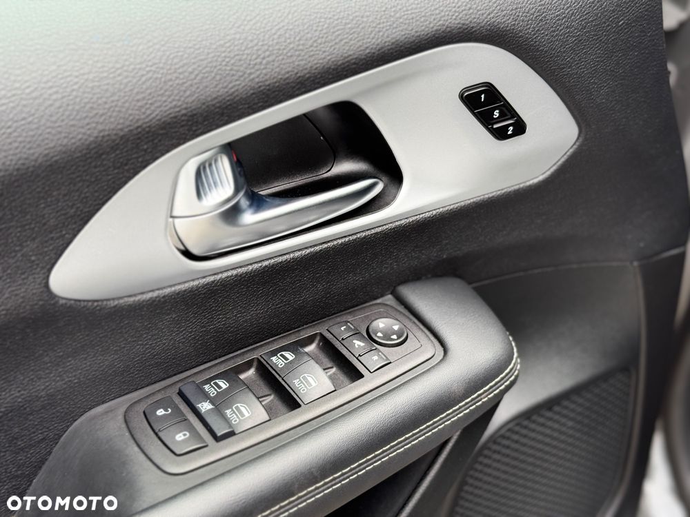 Chrysler Pacifica - 15