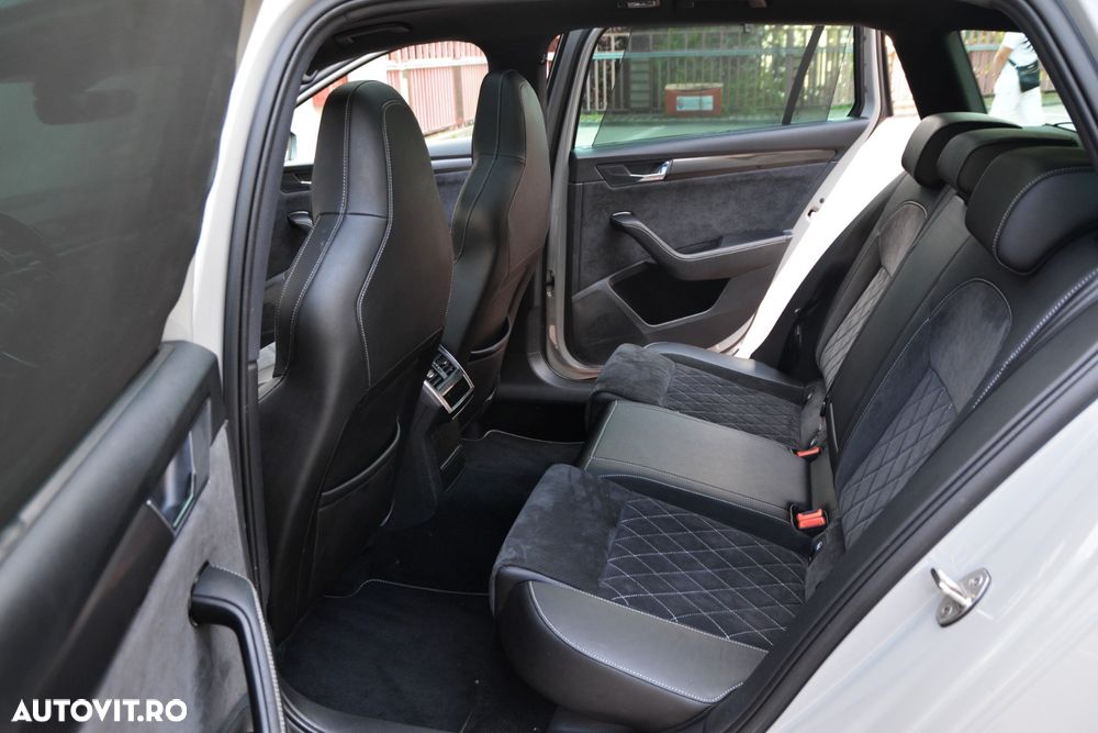Skoda Superb 2.0 TDI DSG Sportline - 24