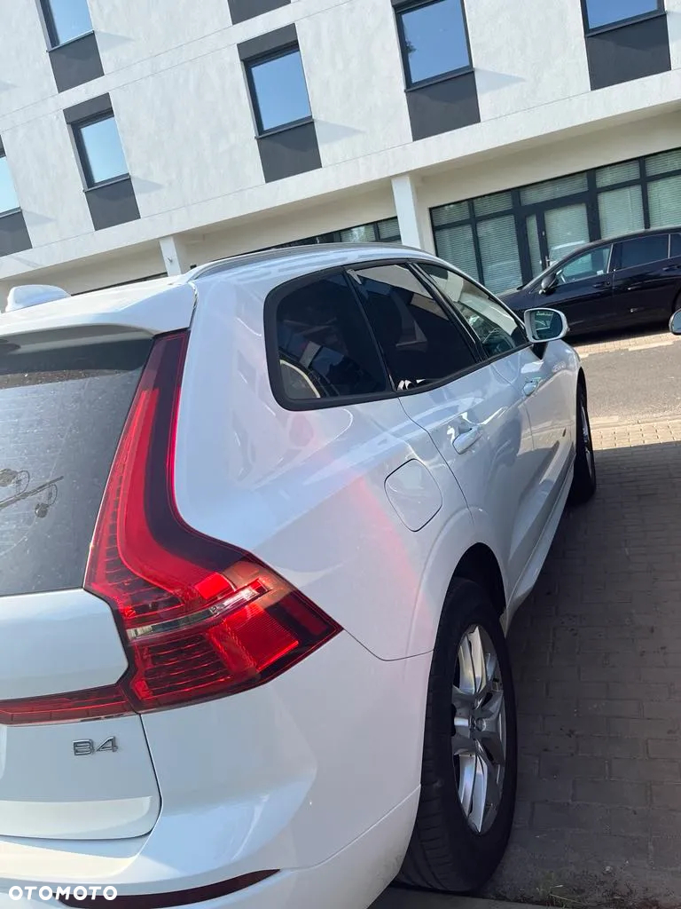 Volvo XC 60 T4 Momentum - 4