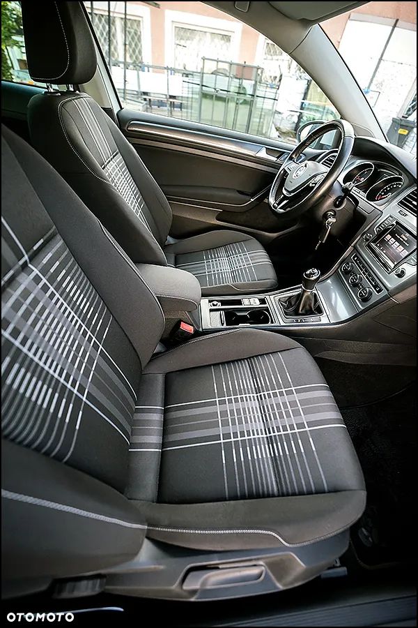 Volkswagen Golf - 35