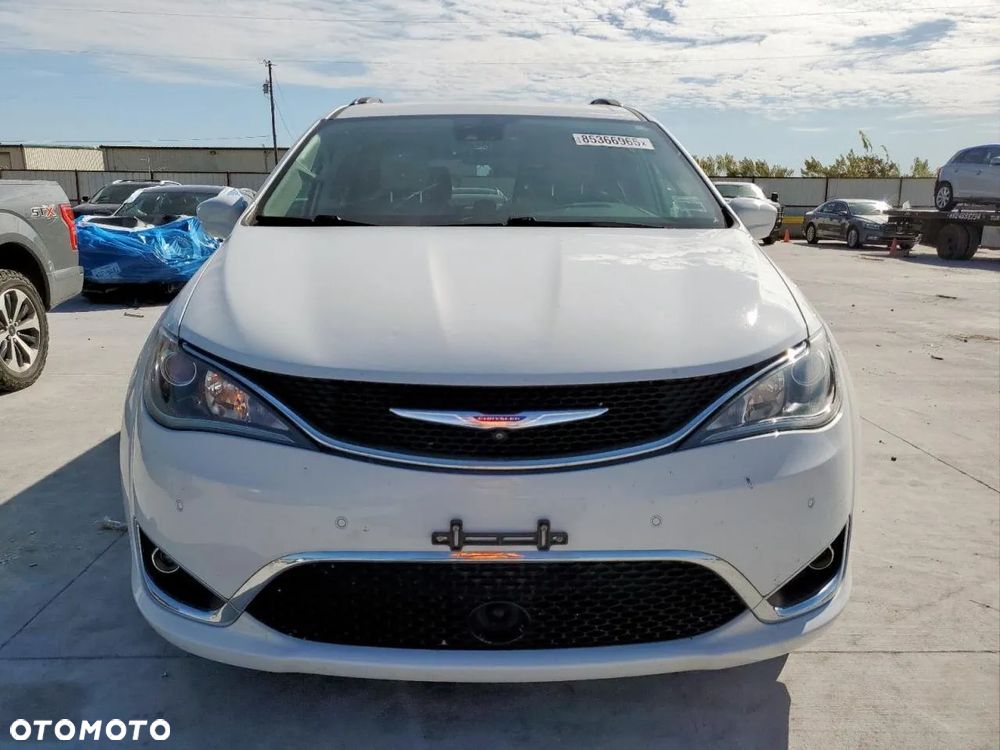 Chrysler Pacifica - 5
