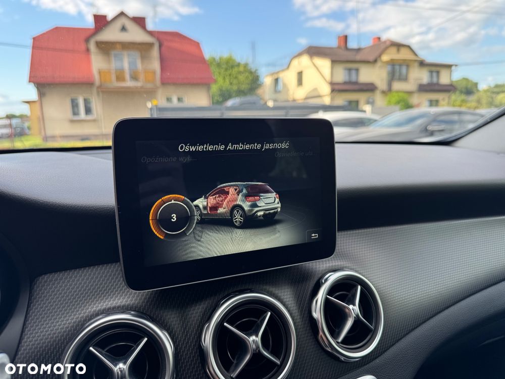 Mercedes-Benz GLA 200 d 4Matic 7G-DCT - 33