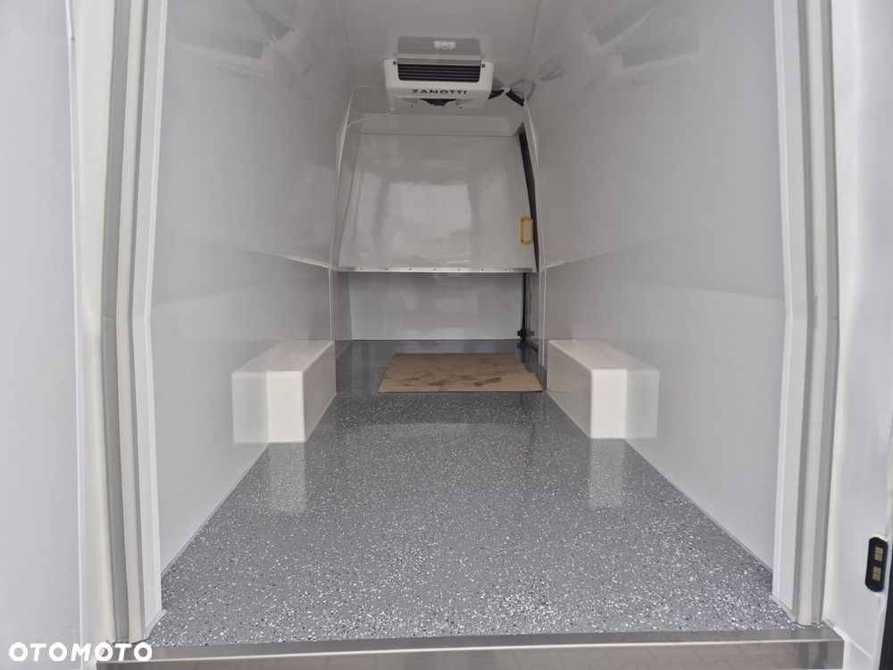 Iveco Daily 35S18HV chłodnia do -18 stopni! + łóżko - 10