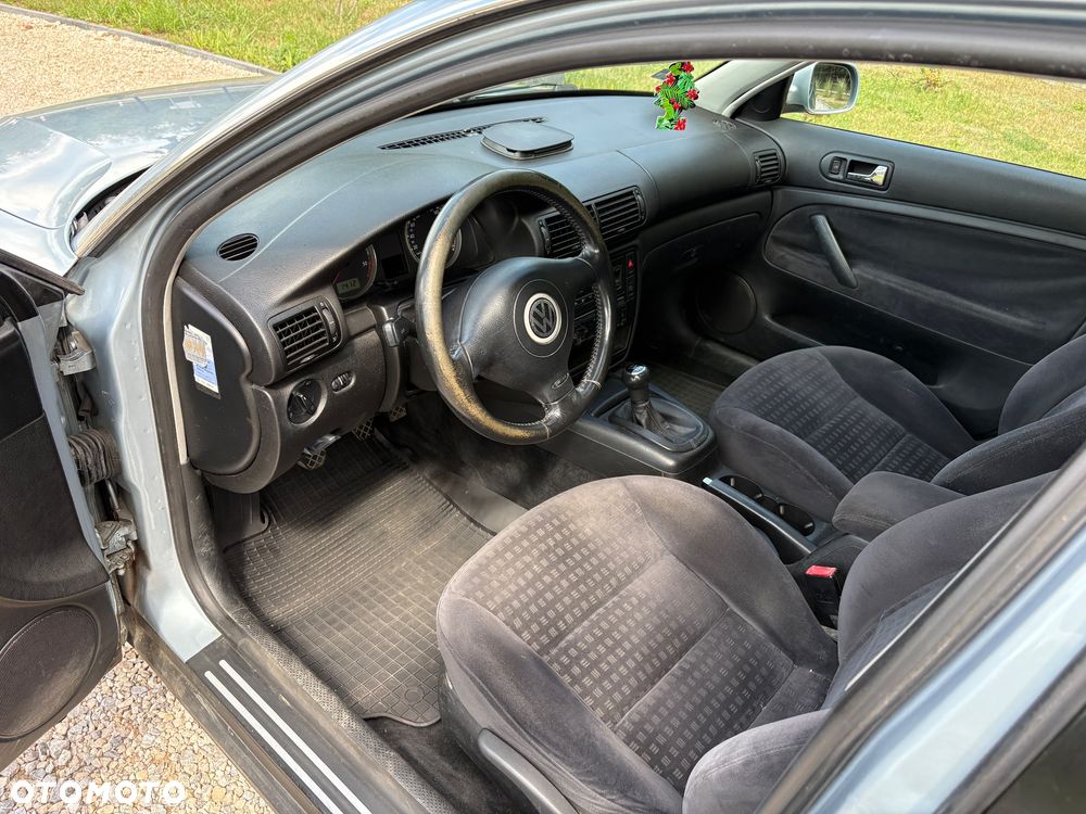 Volkswagen Passat - 16