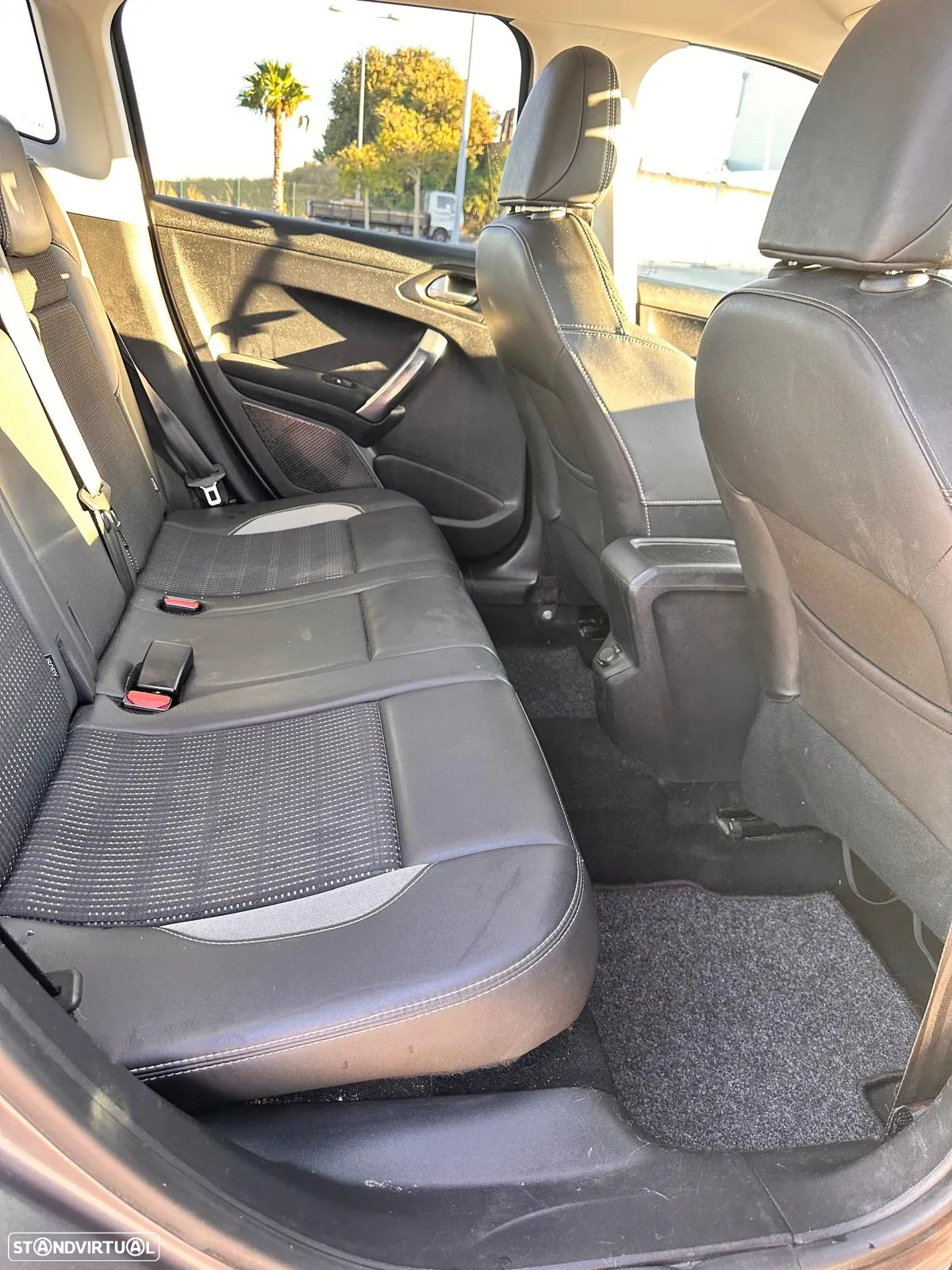 Peugeot 2008 1.6 e-HDi Allure - 11