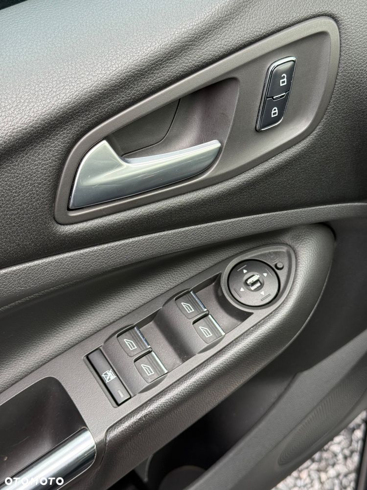 Ford Kuga 2.0 TDCi 2x4 Titanium - 21