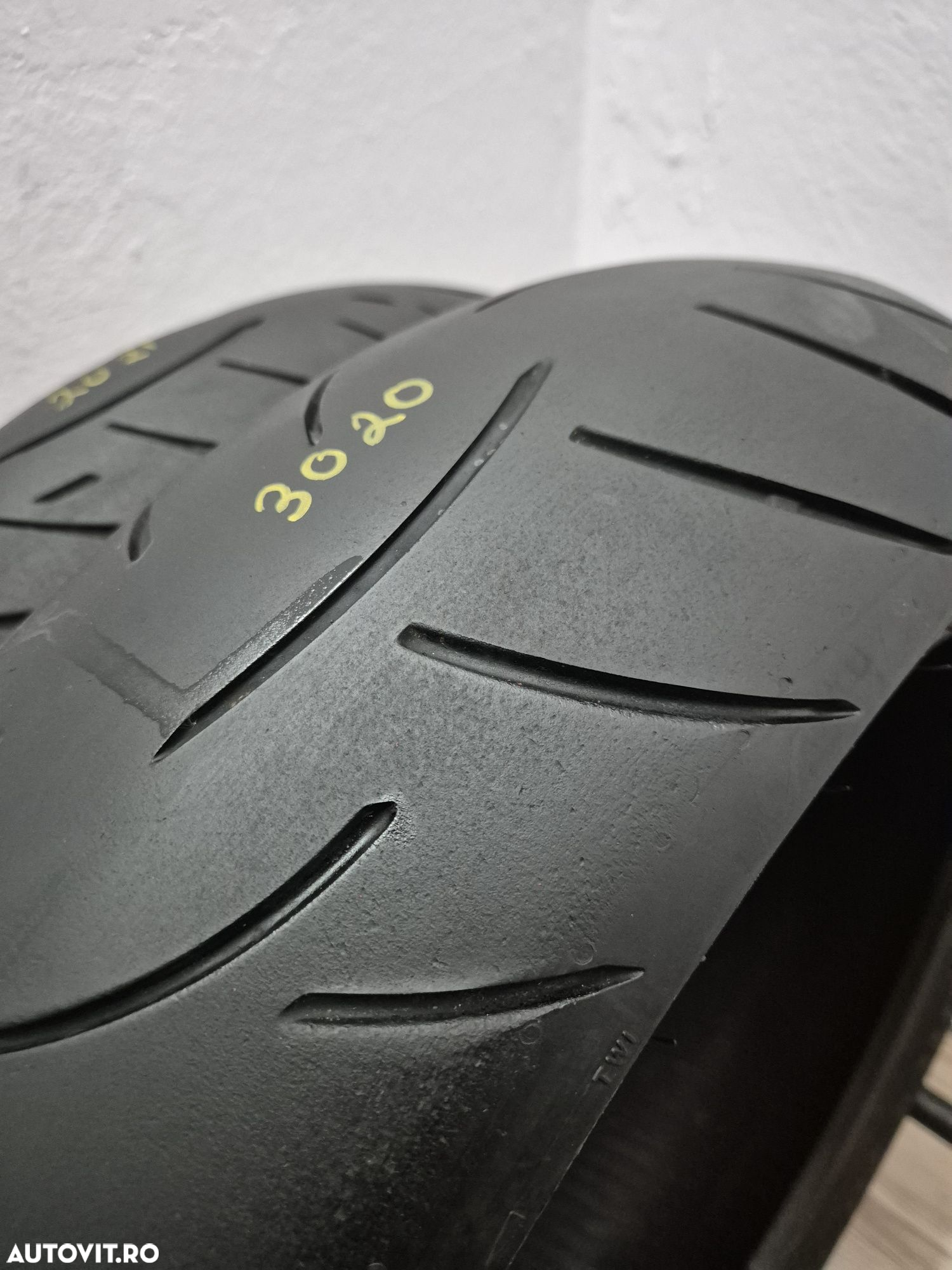 Set anvelope moto 120 70 17 cu 180 55 17 Metzeler roadtec z8 dot 3020 - 2