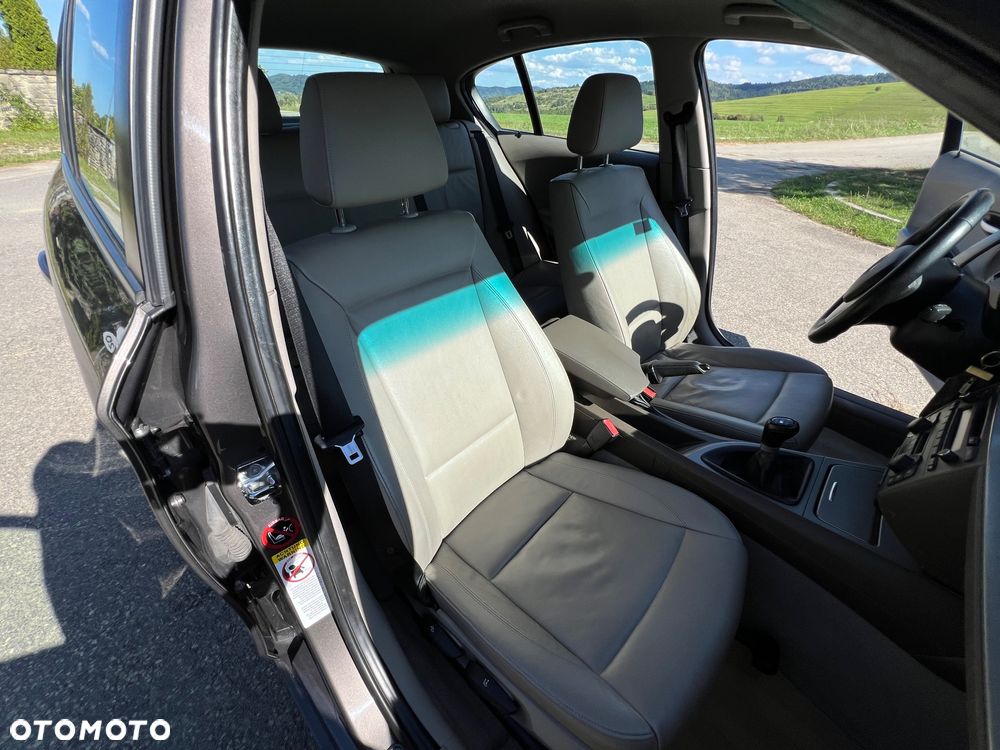 BMW Seria 1 120i - 14