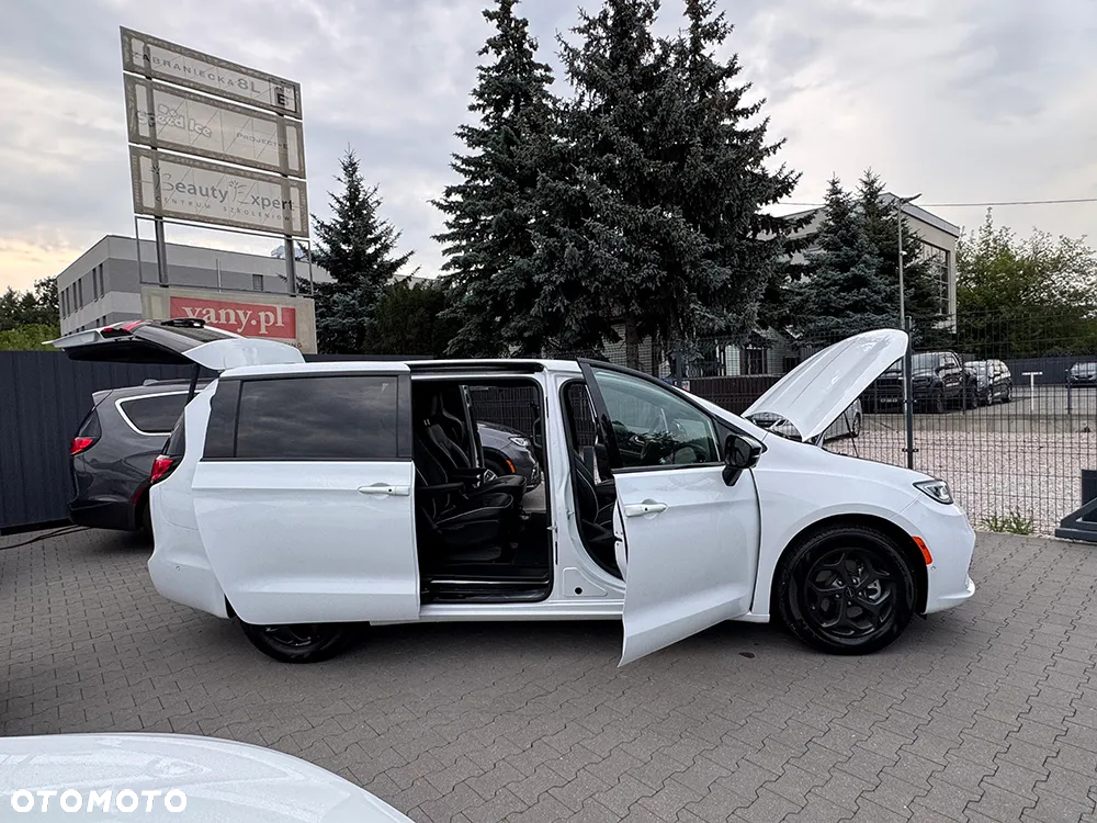 Chrysler Pacifica - 14